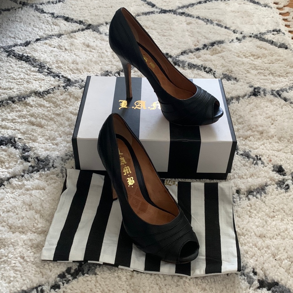 L.A.M.B. Tansy II in black leather in Size 9